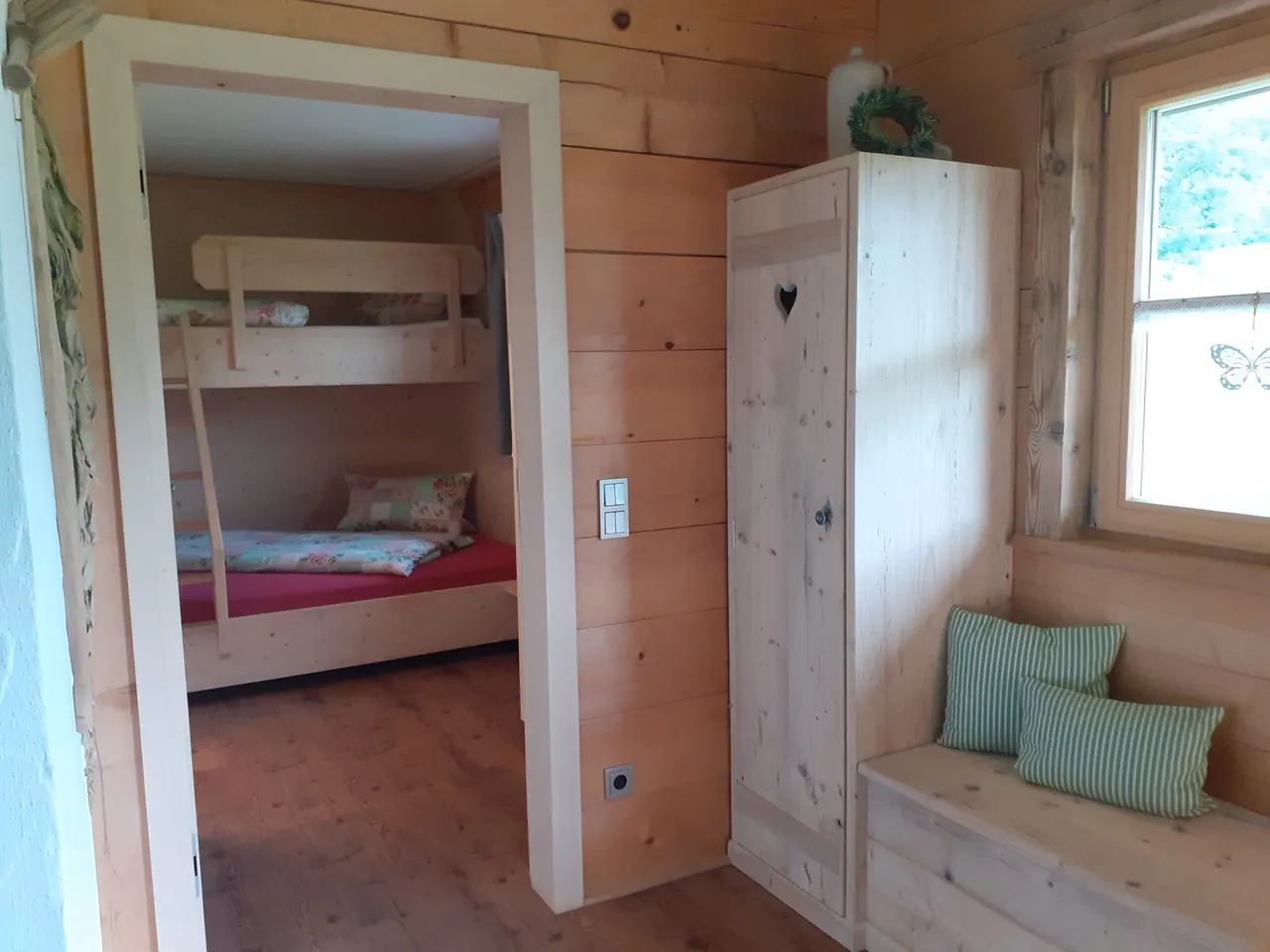 Schlafzimmer mit Hochbett im Ferien-Häusl