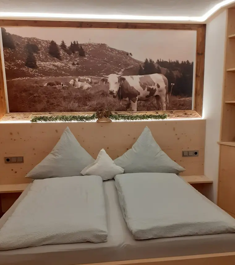 Schlafzimmer mit Wandbild